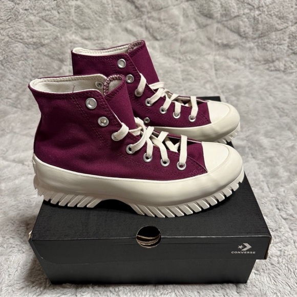 New Converse CTAS Lugged 2.0 Hi Top Sneakers - Picture 5 of 9